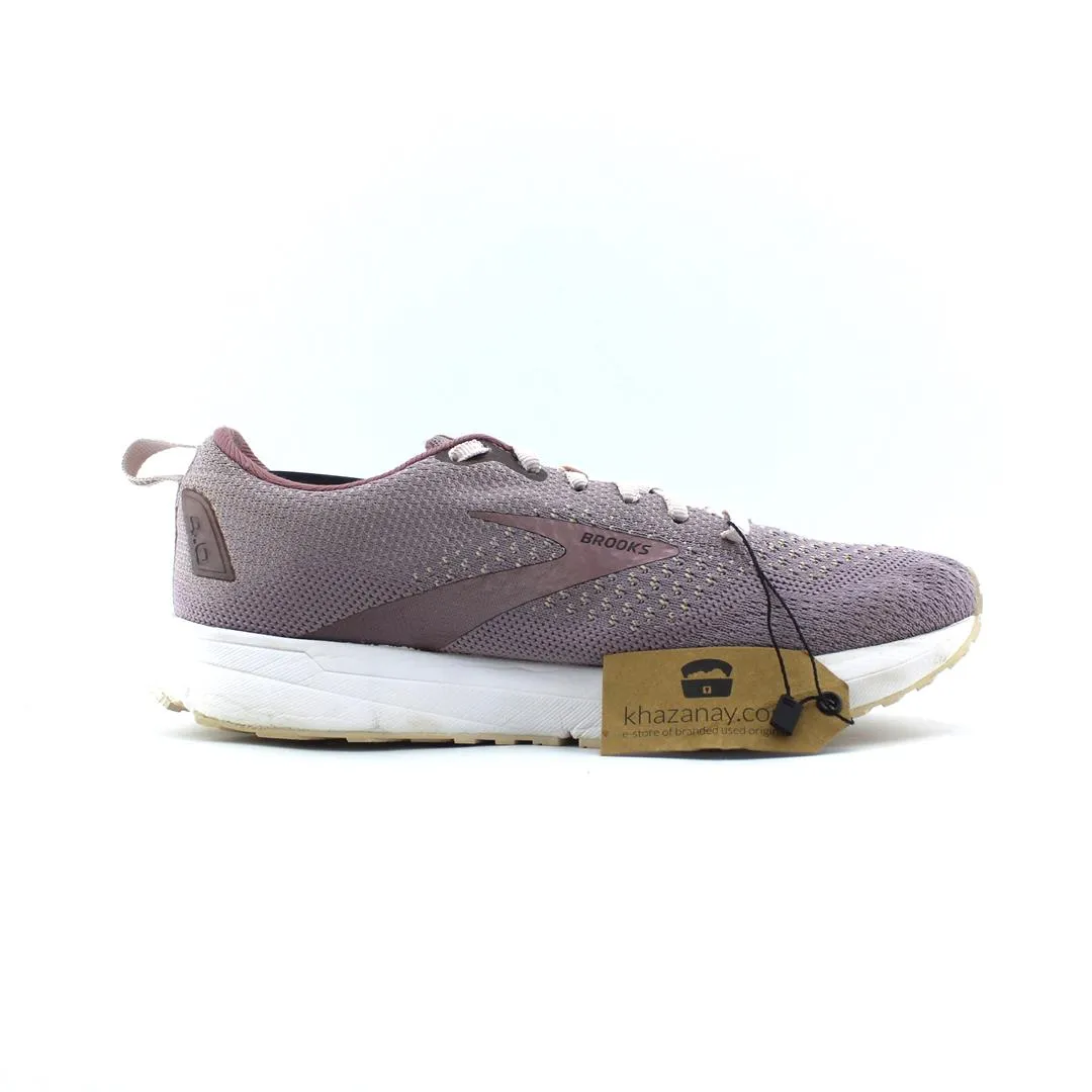 BROOKS REVEL 4 Recycled Flat Shoes