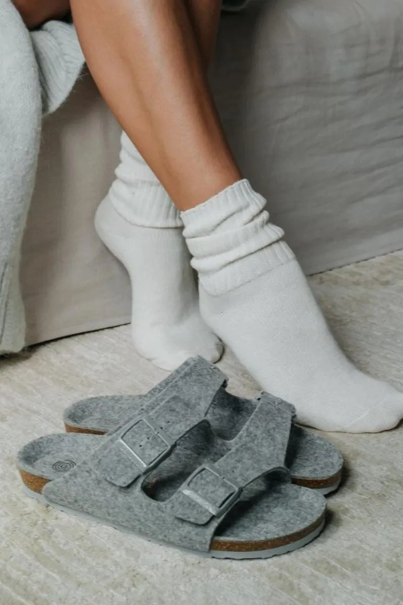 Hawaii Monochrome Slipons Comfortable Loafers For Walking