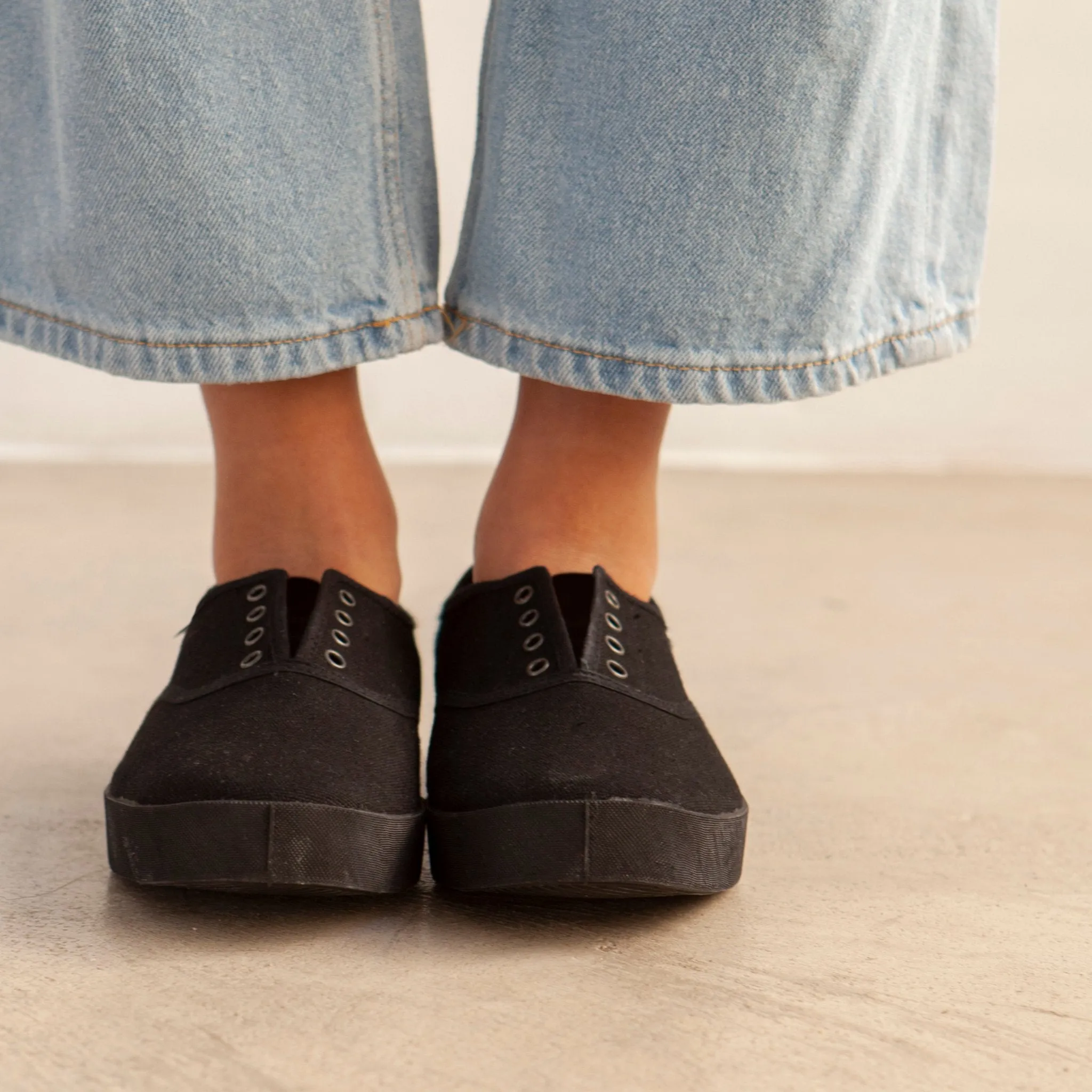 Vintage Havana High Top Sneakers Capri Organic Cotton Canvas Plimsoll Sneakers - Black