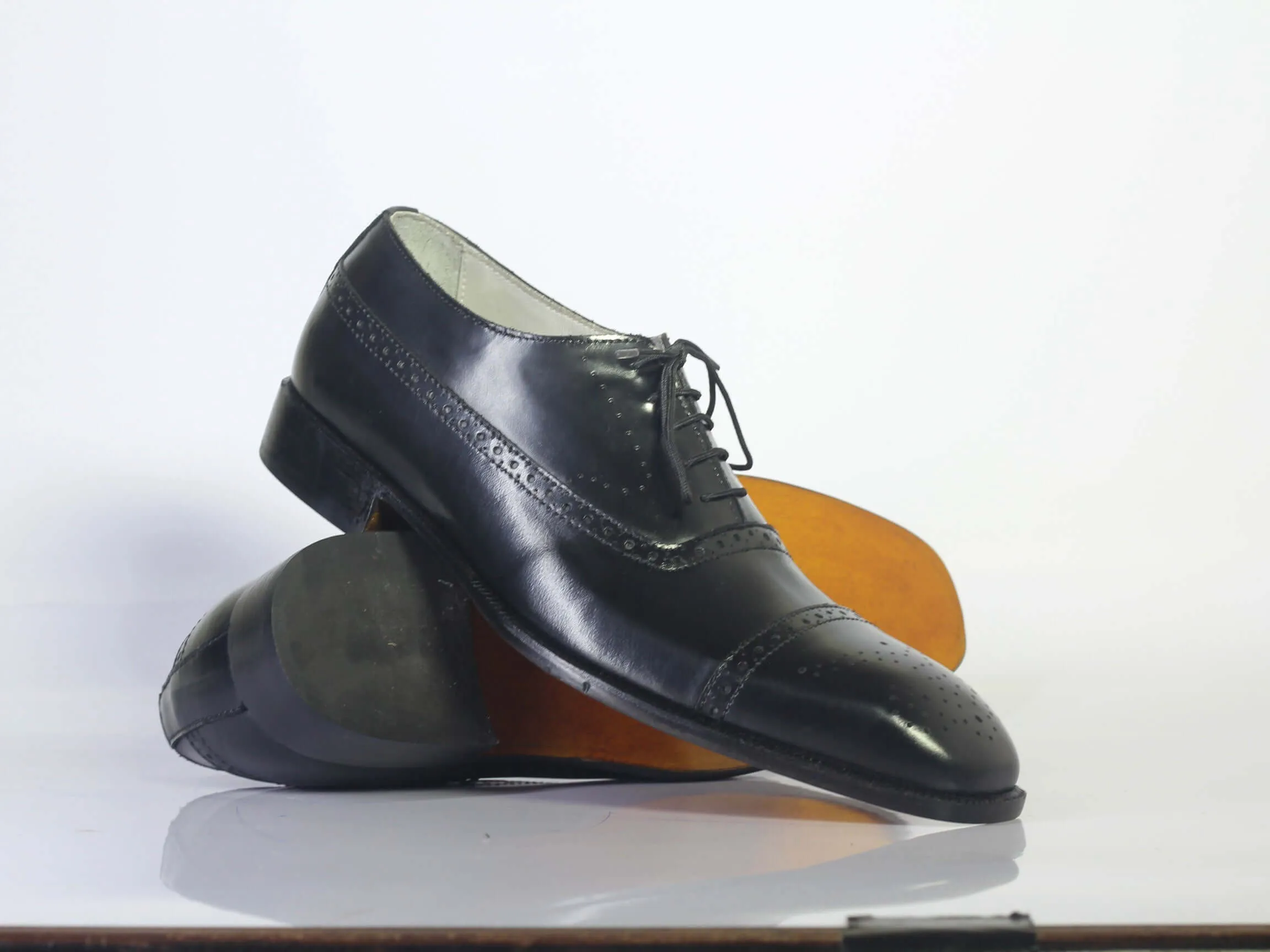 Handmade Men Black Leather Cap Toe Brogue Shoes, Men Dress Formal Designer Shoes Stiletto Flats Shoes