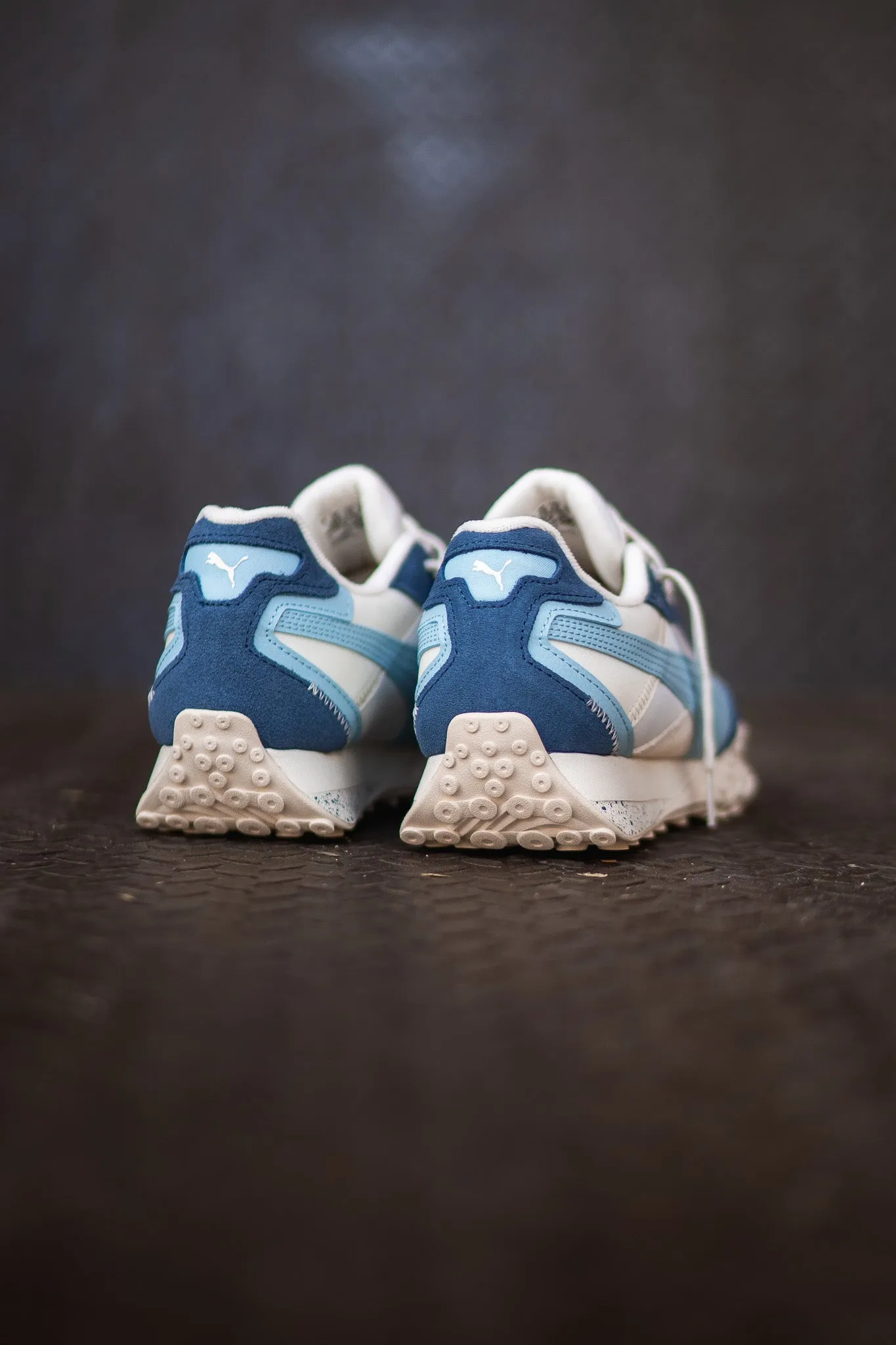 Sneakers Standing All Day Women Puma Blacktop Rider (Warm White/Inky Blue)