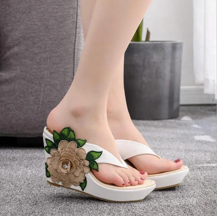 Summer Shoes for Women 2022 Fashion Platform Wedge Sandals Outdoor Women Height Increase Embroidered Flower Flip Flops Slippers Crazy Flip Flops