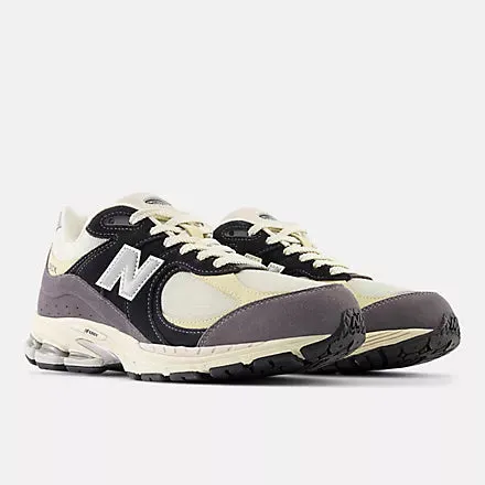 New Balance 1080 V13 New Balance 2002R Magnet with timberwolf and sandstone