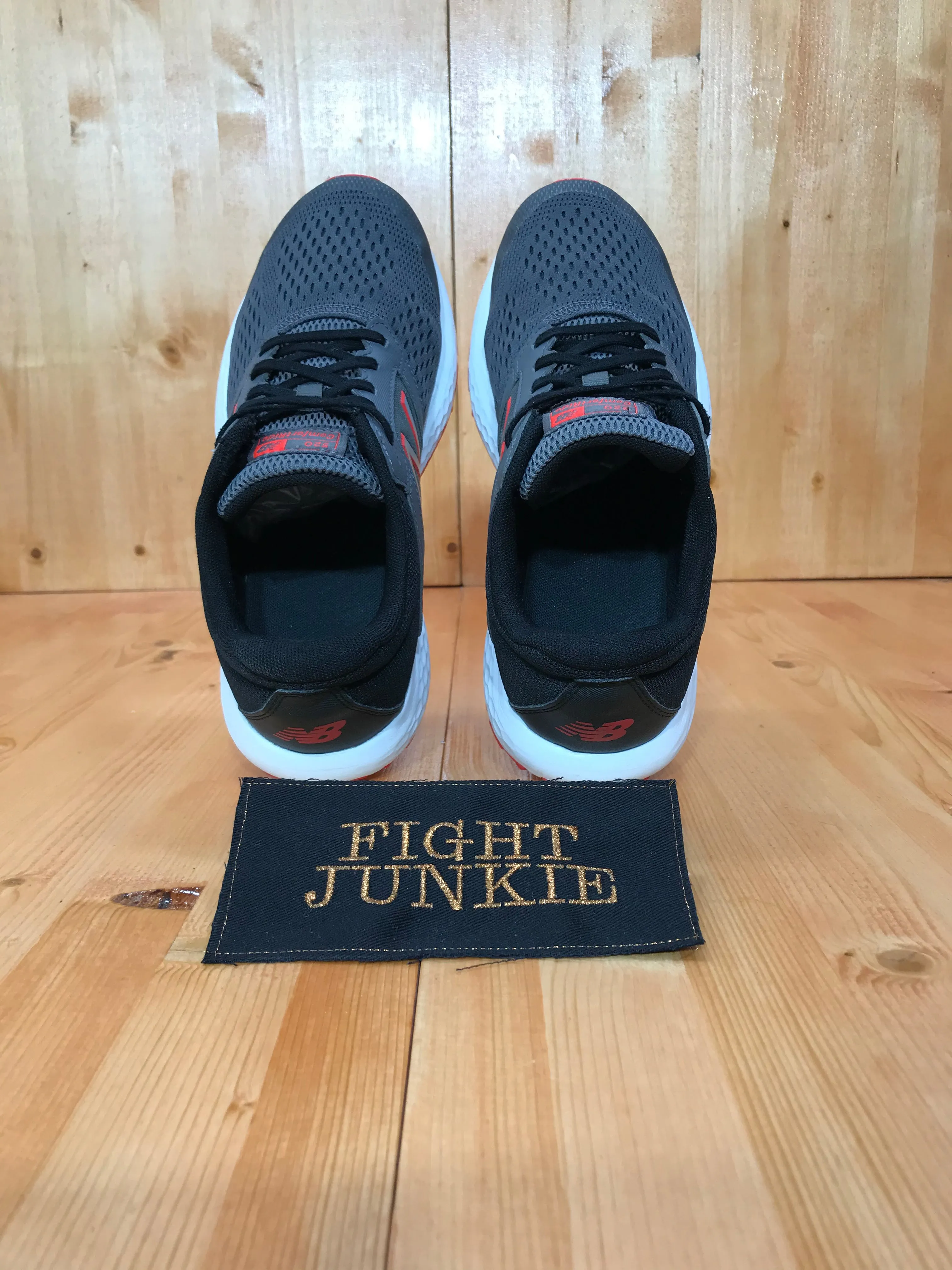 NEW BALANCE 520 COMFORT RIDE Mens Size 9 Running Shoes New Balance 9060 Metallic Silver