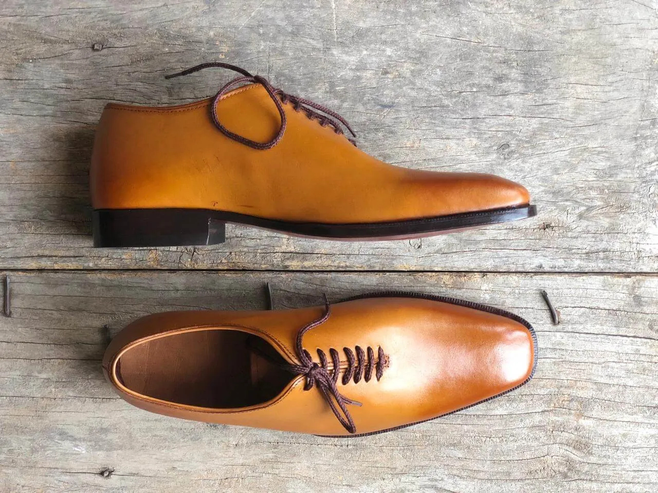 Stylish Men's Handmade tan Color Whole cut Shoes Men leather formal Shoes Men dress shoes Flat Business Casual Shoes