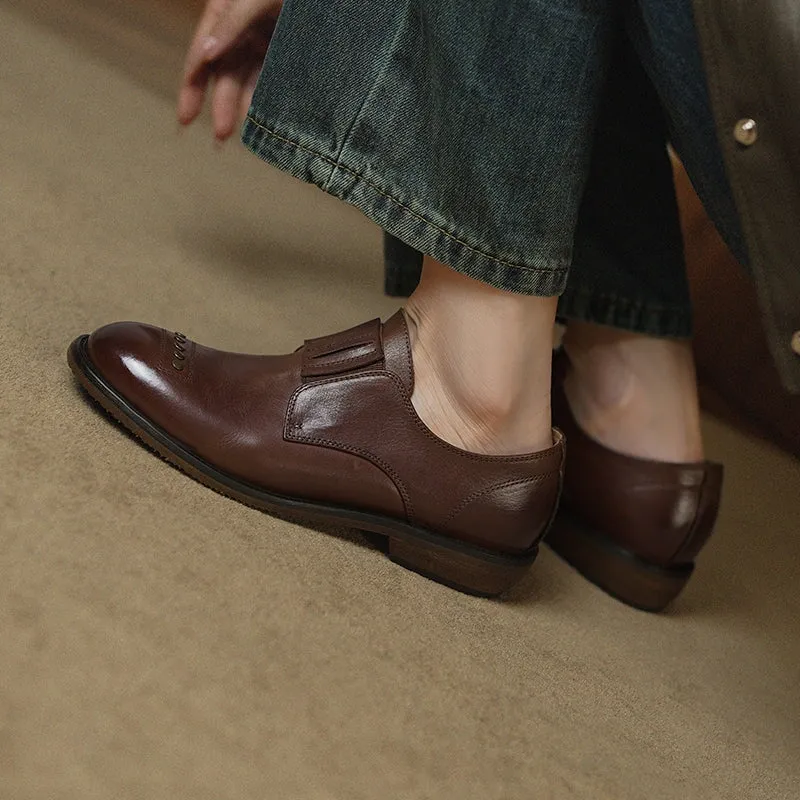 Orthopedic Oxfords Retro Cowhide Round Toe Rivet Decorated Low Heel Loafers in Black/Brown