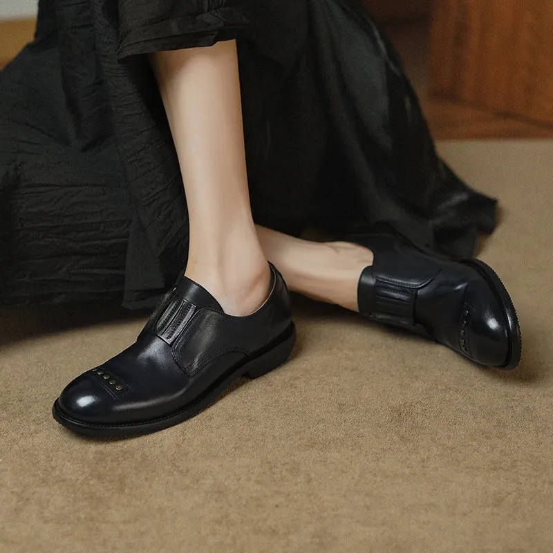 Pinpoint Oxford Dress Shirts Retro Cowhide Round Toe Rivet Decorated Low Heel Loafers in Black/Brown