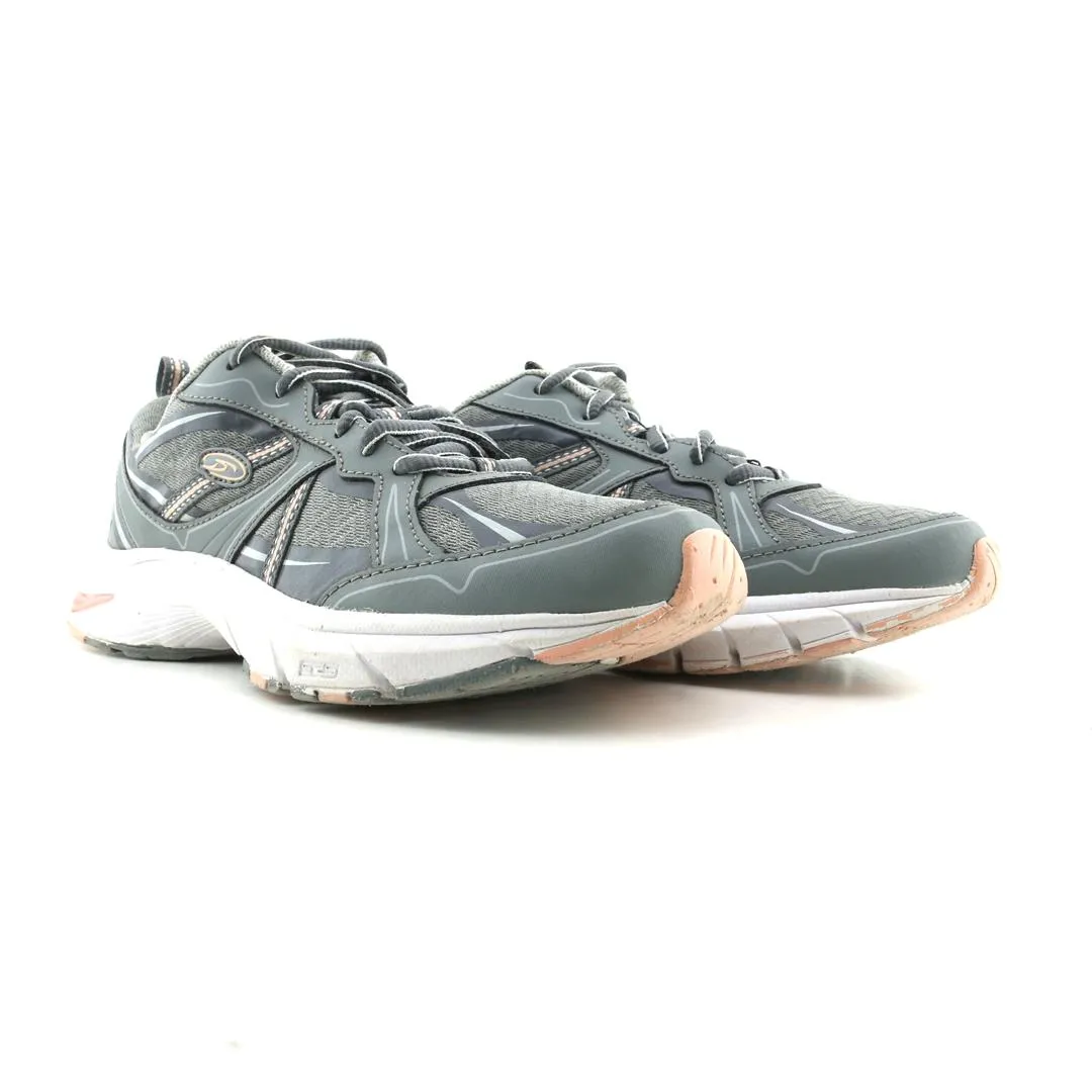 Trail Running Shoes Outlet DR SCHOLLS  PERSUE