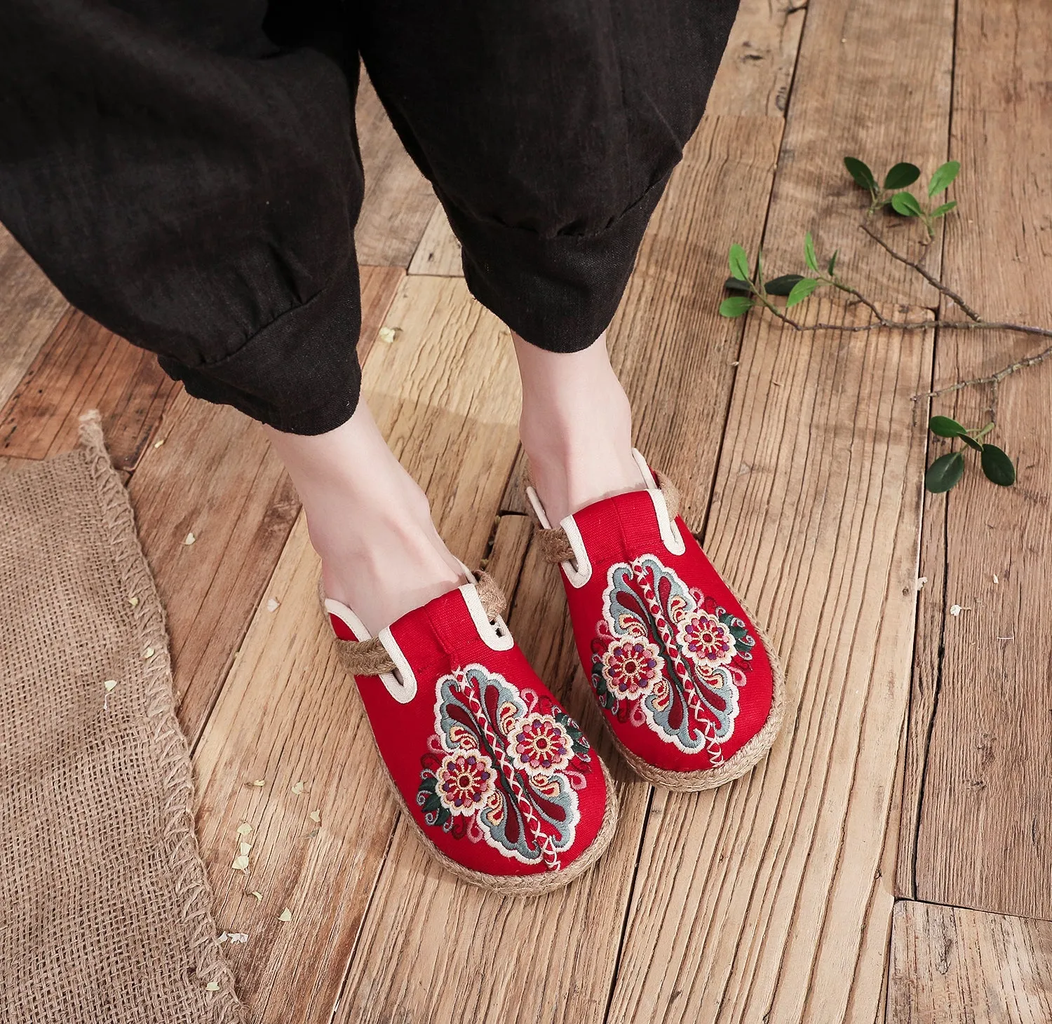 Summer Slippers Hand-woven Flower Embroidered Mules Elegant Orthopedic Slippers