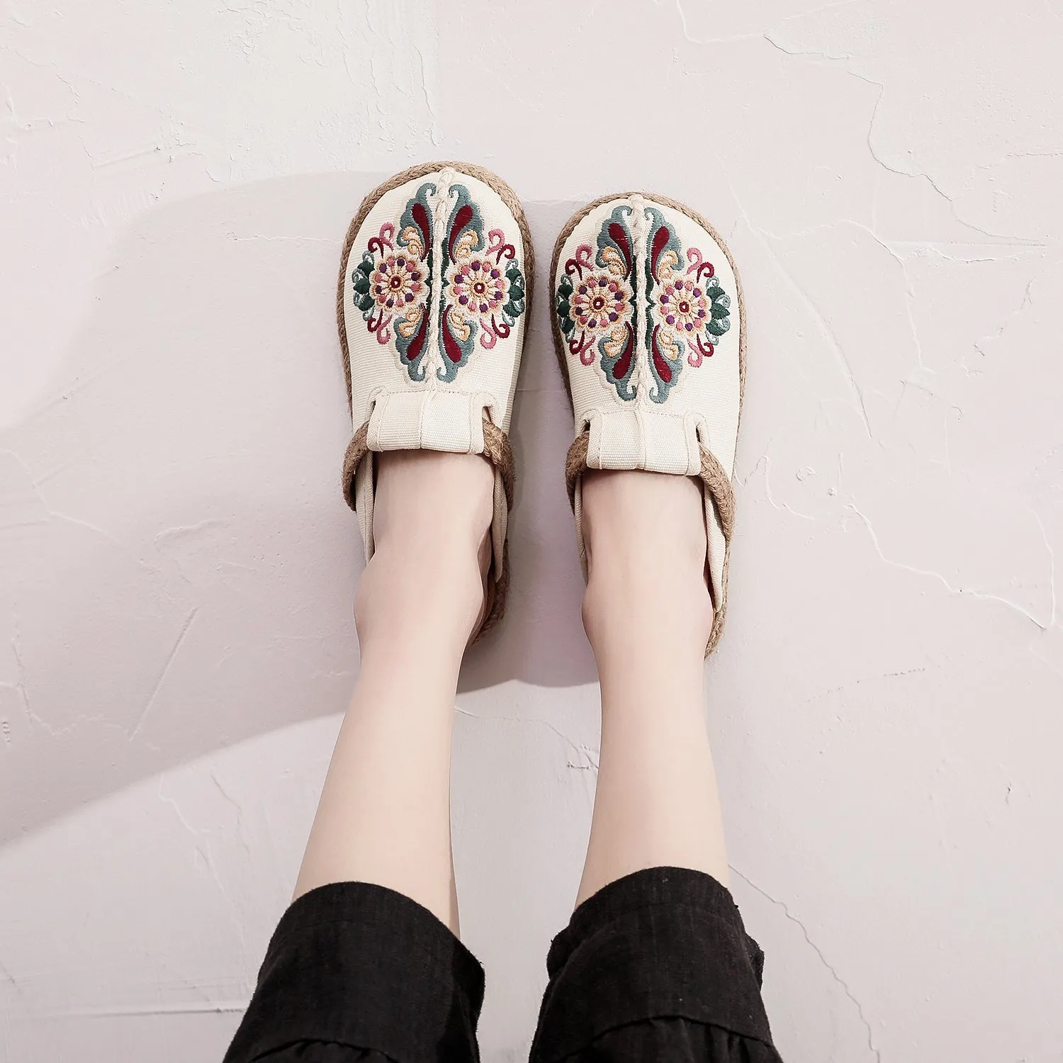 Summer Slippers Hand-woven Flower Embroidered Mules Good Support Slippers