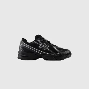 New Balance 740 - Black / Silver Metallic New Balance 9060 Triple Black U9060bpm