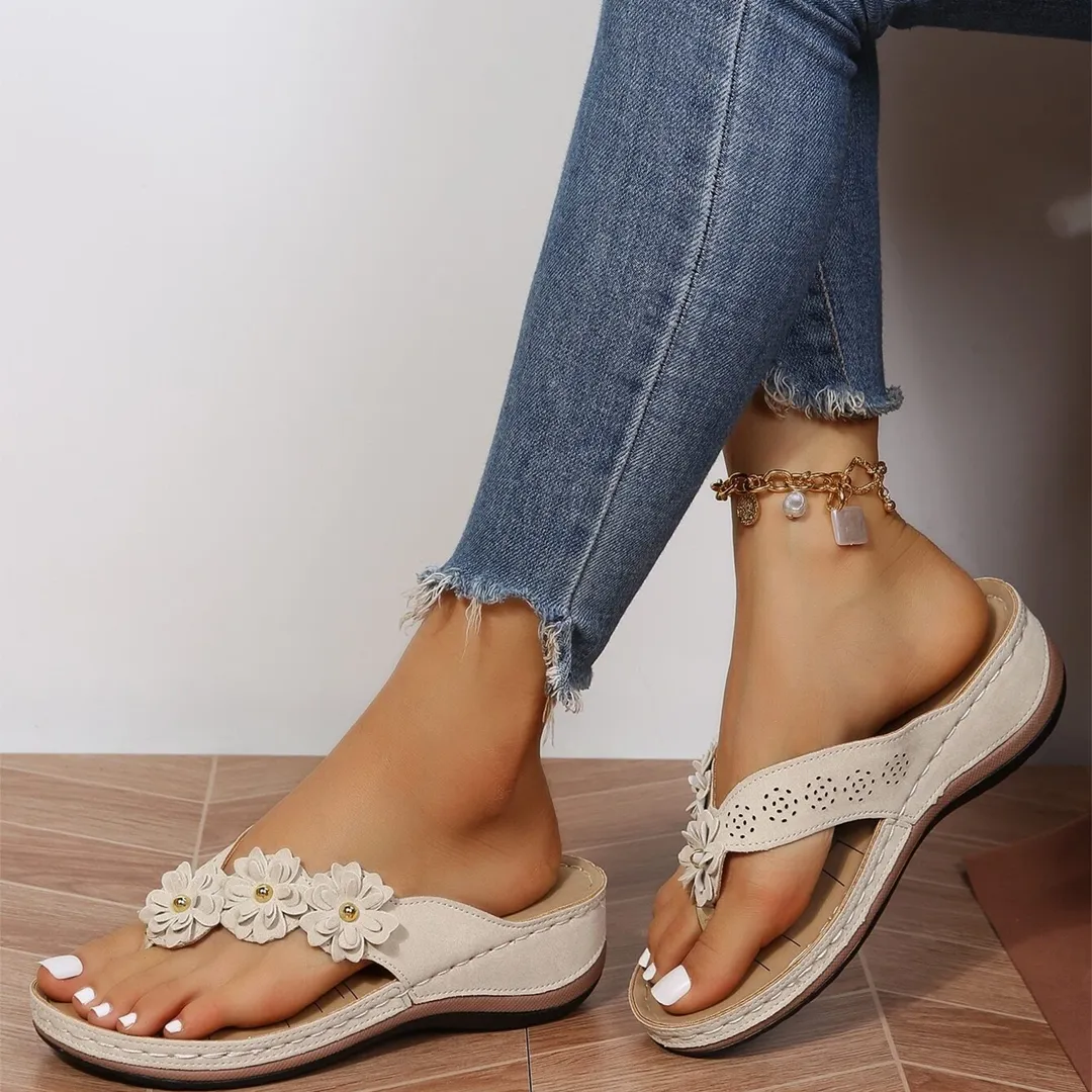 Uniqcloud Retro Studded Flowers Arch Support Wedge Flip Flops Flip Flops With A Small Heel